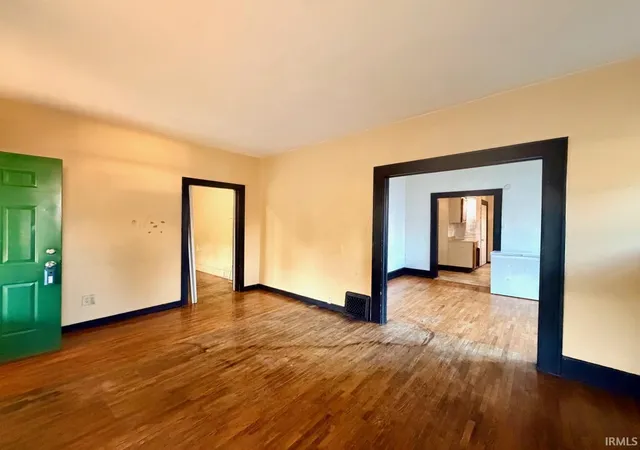 Photo 3 of Sale Pending at 1104 Madison Ave, Evansville, IN 47714 | MLS# 202636815 | Listing updated on 2026-10-13