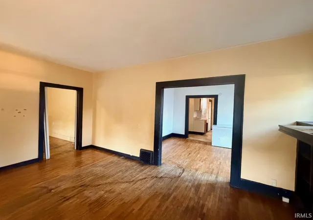 Photo 4 of Sale Pending at 1104 Madison Ave, Evansville, IN 47714 | MLS# 202636815 | Listing updated on 2026-10-13