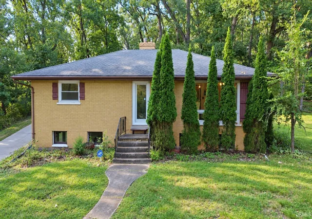 Photo 1 of Sale Pending at 14822 Reeder Rd, Crown Point, IN 46307 | MLS# 202636823 | Listing updated on 2026-09-16