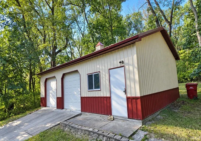 Photo 3 of Sale Pending at 14822 Reeder Rd, Crown Point, IN 46307 | MLS# 202636823 | Listing updated on 2026-09-16