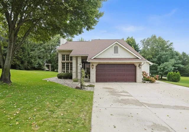 Photo 1 of Manufactured home for sale at 33983 Prairie Knls Dr, New Carlisle, IN 46552 | MLS# 202636827 | Listing updated on 2026-09-05