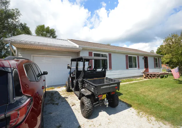 Photo 3 of Manufactured home for sale at 302 Georgia St, Walkerton, IN 46574 | MLS# 202636833 | Listing updated on 2026-09-15