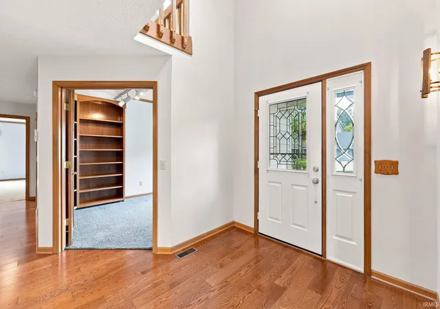 Photo 2 of Sale Pending at 1516 Benham Dr, Fort Wayne, IN 46815 | MLS# 202636845 | Listing updated on 2026-09-07