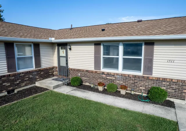 Photo 3 of Sale Pending at 1511 Avon Pl, Huntington, IN 46750 | MLS# 202636847 | Listing updated on 2026-09-28