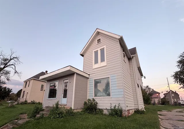 Photo 1 of Sale Pending at 3121 S Calhoun St, Fort Wayne, IN 46807 | MLS# 202636855 | Listing updated on 2026-09-17