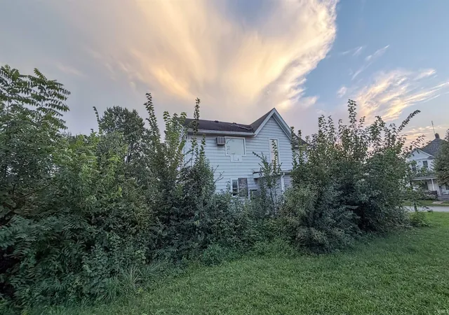 Photo 3 of Sale Pending at 3121 S Calhoun St, Fort Wayne, IN 46807 | MLS# 202636855 | Listing updated on 2026-09-17