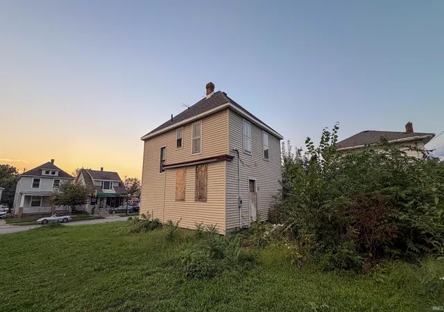 Photo 3 of Sale Pending at 3121 S Calhoun St, Fort Wayne, IN 46807 | MLS# 202636855 | Listing updated on 2026-09-17