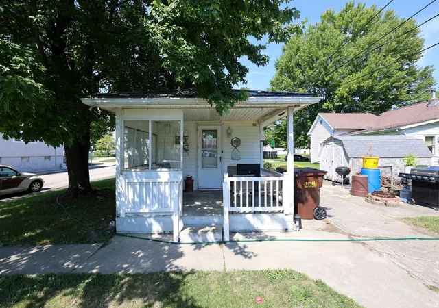 Photo 3 of Manufactured home for sale at 1128 W Cherry St, Bluffton, IN 46714 | MLS# 202636866 | Listing updated on 2026-09-06