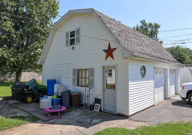 Photo 4 of Manufactured home for sale at 1128 W Cherry St, Bluffton, IN 46714 | MLS# 202636866 | Listing updated on 2026-09-06