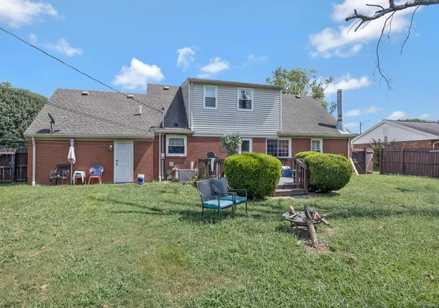 Photo 3 of Manufactured home for sale at 1409 Continental Dr, Evansville, IN 47715 | MLS# 202636870 | Listing updated on 2026-09-10