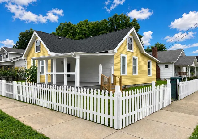 Manufactured home for sale at 425 S 4th Street, Vincennes, IN 47591 | MLS# 202636879