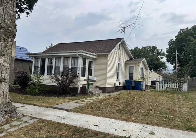 Photo 3 of Sale Pending at 416 N West St, Angola, IN 46703 | MLS# 202636886 | Listing updated on 2026-09-13