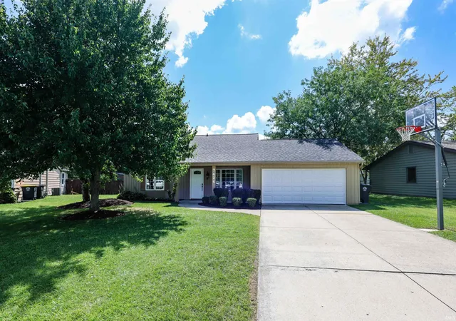 Photo 2 of Sale Pending at 7426 Charlesbury Ct, Fort Wayne, IN 46835 | MLS# 202636895 | Listing updated on 2026-09-11