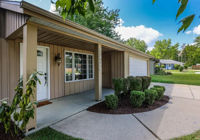 Photo 2 of Sale Pending at 7426 Charlesbury Ct, Fort Wayne, IN 46835 | MLS# 202636895 | Listing updated on 2026-09-11