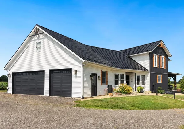 Photo 3 of Sale Pending at 328 S Wolf Rd, Columbia City, IN 46725 | MLS# 202636898 | Listing updated on 2026-09-15