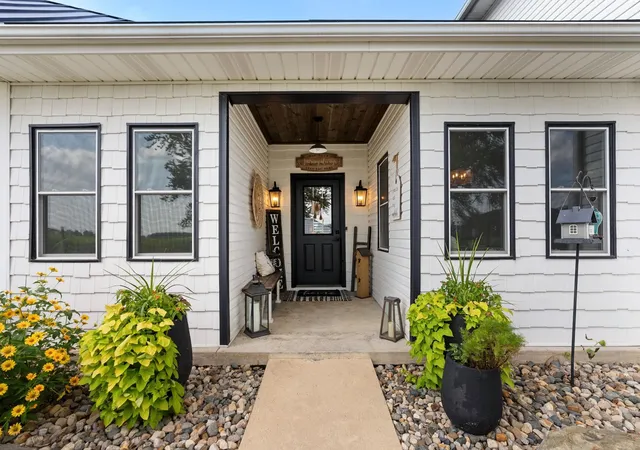 Photo 4 of Sale Pending at 328 S Wolf Rd, Columbia City, IN 46725 | MLS# 202636898 | Listing updated on 2026-09-15