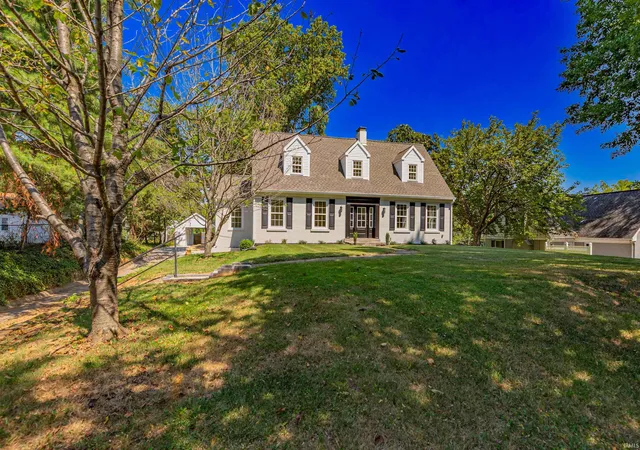 Photo 2 of Sale Pending at 124 E Mill Rd, Evansville, IN 47711 | MLS# 202636901 | Listing updated on 2026-09-18