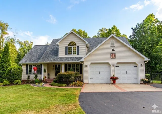 Photo 2 of Sale Pending at 545 E Old Petersburg Rd, Princeton, IN 47670 | MLS# 202636906 | Listing updated on 2026-09-08