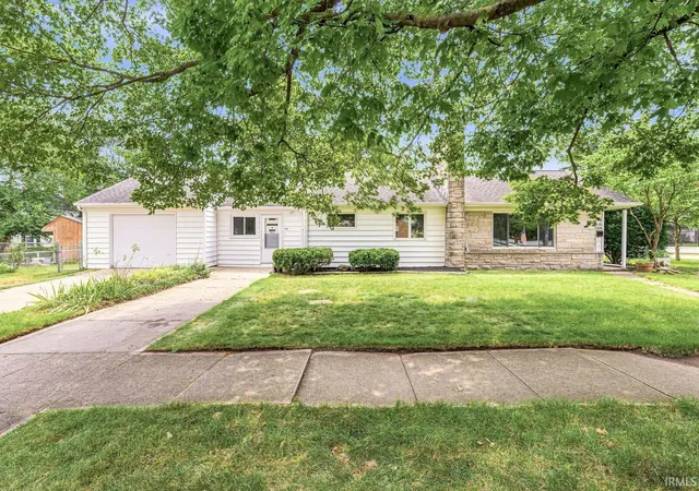 Photo 1 of Manufactured home for sale at 102 S Greenlawn Ave, South Bend, IN 46617 | MLS# 202636907 | Listing updated on 2026-09-07