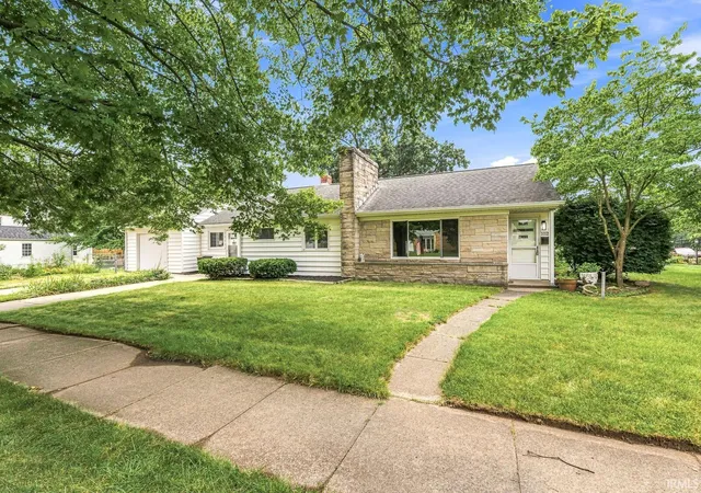 Photo 2 of Manufactured home for sale at 102 S Greenlawn Ave, South Bend, IN 46617 | MLS# 202636907 | Listing updated on 2026-09-07