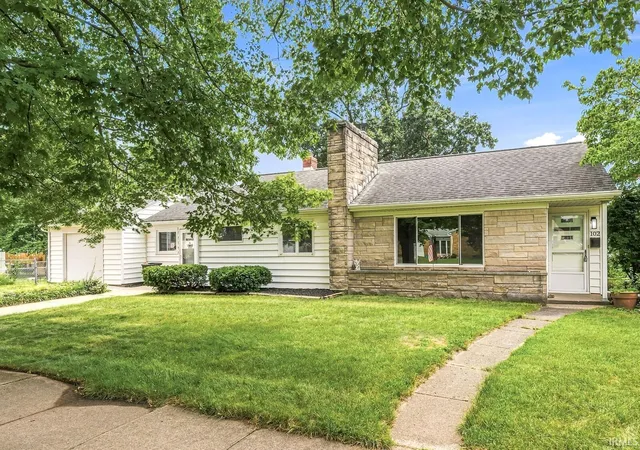 Photo 3 of Manufactured home for sale at 102 S Greenlawn Ave, South Bend, IN 46617 | MLS# 202636907 | Listing updated on 2026-09-07
