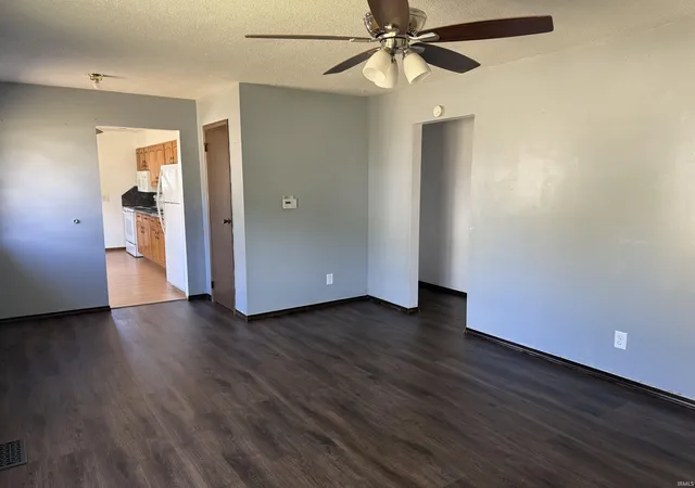 Photo 3 of Manufactured home for sale at 404 Lewis Ave, Lawrenceville, IL 62439 | MLS# 202636911 | Listing updated on 2026-10-02