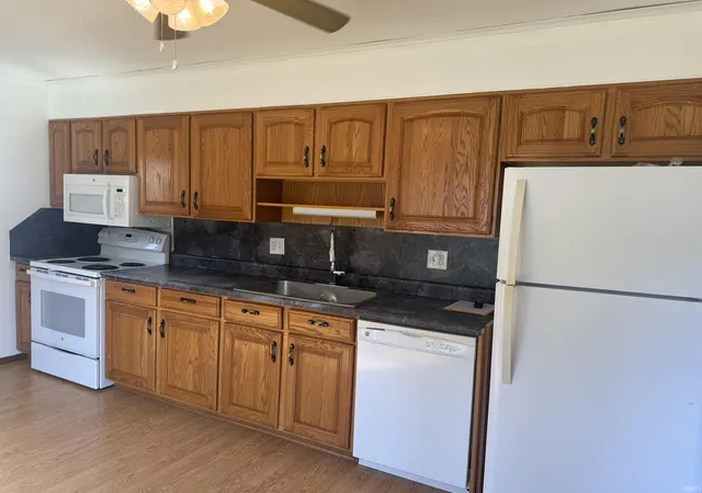 Photo 3 of Manufactured home for sale at 404 Lewis Ave, Lawrenceville, IL 62439 | MLS# 202636911 | Listing updated on 2026-10-02