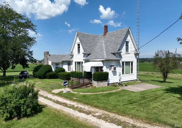 Manufactured home for sale at 533 W US 24 Hwy, Reynolds, IN 47980 | MLS# 202636918