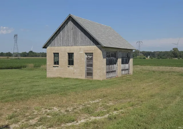 Photo 3 of Manufactured home for sale at 533 W US 24 Hwy, Reynolds, IN 47980 | MLS# 202636918 | Listing updated on 2026-09-08