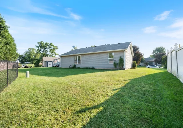 Photo 2 of Manufactured home for sale at 215 Tecumseh St, Warsaw, IN 46582 | MLS# 202636921 | Listing updated on 2026-09-14