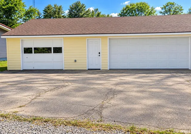 Photo 3 of Sale Pending at 3838 E Forest Lodge Loop, Monticello, IN 47960 | MLS# 202636937 | Listing updated on 2026-10-06
