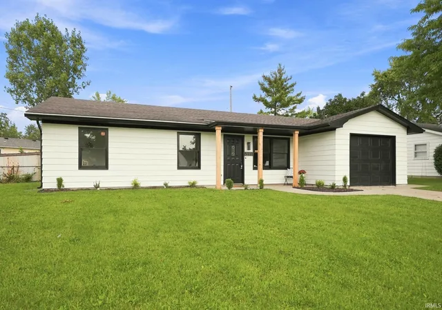 Photo 2 of Sale Pending at 5111 Camelot Dr, Fort Wayne, IN 46815 | MLS# 202636945 | Listing updated on 2026-09-10