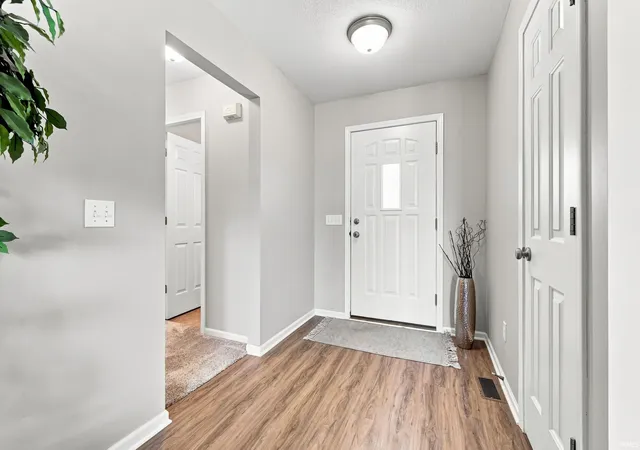 Photo 3 of Sale Pending at 3216 Troutwood Dr, Fort Wayne, IN 46818 | MLS# 202636962 | Listing updated on 2026-09-10