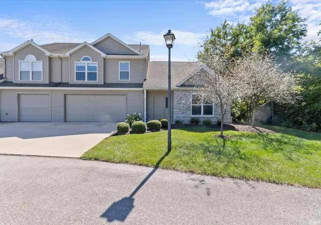 Photo 1 of Sale Pending at 10015 Oak Trl Rd, Fort Wayne, IN 46825 | MLS# 202636973 | Listing updated on 2026-09-28