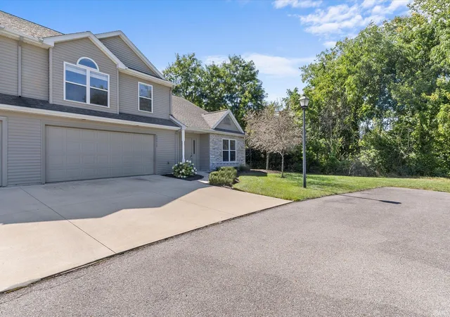 Photo 2 of Sale Pending at 10015 Oak Trl Rd, Fort Wayne, IN 46825 | MLS# 202636973 | Listing updated on 2026-09-28