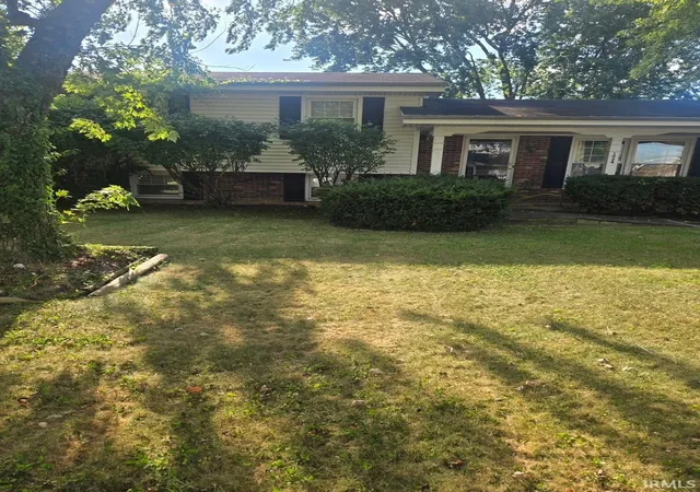Photo 2 of Manufactured home for sale at 1924 N Iroquois Dr, Evansville, IN 47715 | MLS# 202636977 | Listing updated on 2026-09-08