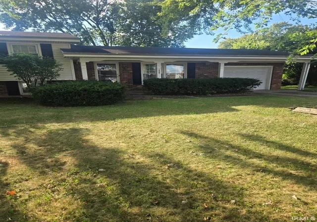 Photo 3 of Manufactured home for sale at 1924 N Iroquois Dr, Evansville, IN 47715 | MLS# 202636977 | Listing updated on 2026-09-08