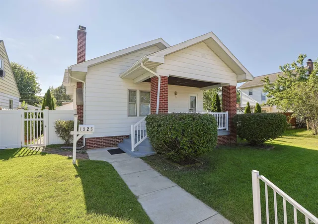 Photo 1 of Sale Pending at 1925 Berkley Pl, South Bend, IN 46616 | MLS# 202636980 | Listing updated on 2026-09-16