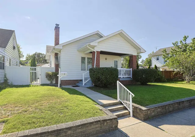 Photo 2 of Sale Pending at 1925 Berkley Pl, South Bend, IN 46616 | MLS# 202636980 | Listing updated on 2026-09-16