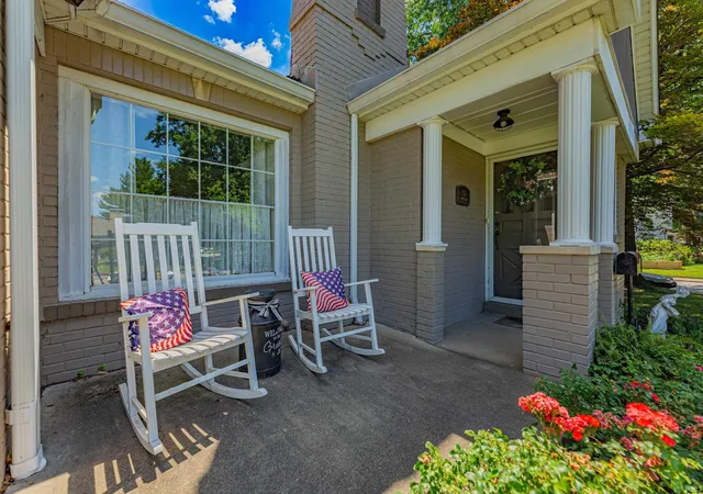 Photo 3 of Sale Pending at 716 S Boeke Rd, Evansville, IN 47714 | MLS# 202636985 | Listing updated on 2026-09-12