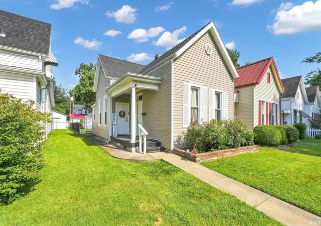 Photo 1 of Sale Pending at 1612 Stinson Ave, Evansville, IN 47712 | MLS# 202636992 | Listing updated on 2026-09-17