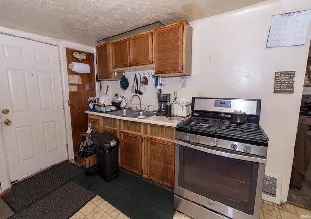 Photo 2 of Manufactured home for sale at 503 Saint Vincent St, South Bend, IN 46617 | MLS# 202636997 | Listing updated on 2026-09-14
