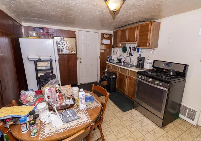Photo 3 of Manufactured home for sale at 503 Saint Vincent St, South Bend, IN 46617 | MLS# 202636997 | Listing updated on 2026-09-14