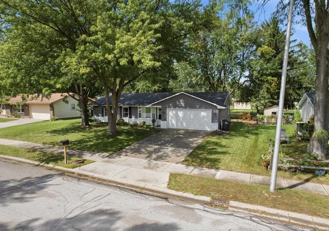 Photo 2 of Sale Pending at 6539 Bellefield Dr, Fort Wayne, IN 46835 | MLS# 202637001 | Listing updated on 2026-09-10