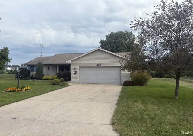 Photo 2 of Sale Pending at 800 E Country Ln, Shipshewana, IN 46565 | MLS# 202637004 | Listing updated on 2026-09-29