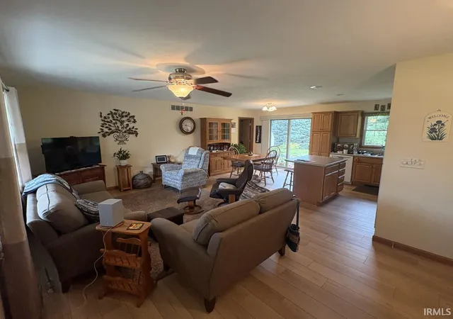 Photo 3 of Sale Pending at 800 E Country Ln, Shipshewana, IN 46565 | MLS# 202637004 | Listing updated on 2026-09-29