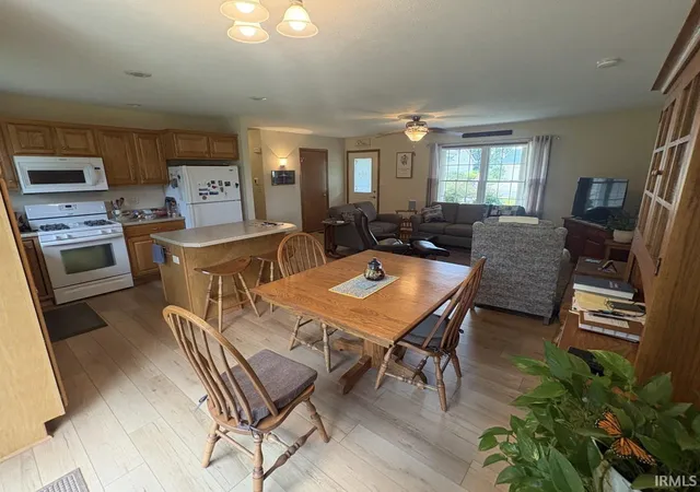 Photo 4 of Sale Pending at 800 E Country Ln, Shipshewana, IN 46565 | MLS# 202637004 | Listing updated on 2026-09-29