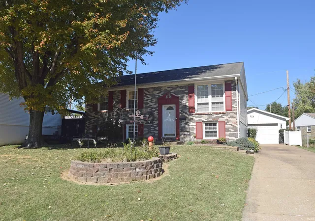 Photo 2 of Manufactured home for sale at 811 Hartford Ct, Evansville, IN 47710 | MLS# 202637008 | Listing updated on 2026-10-14