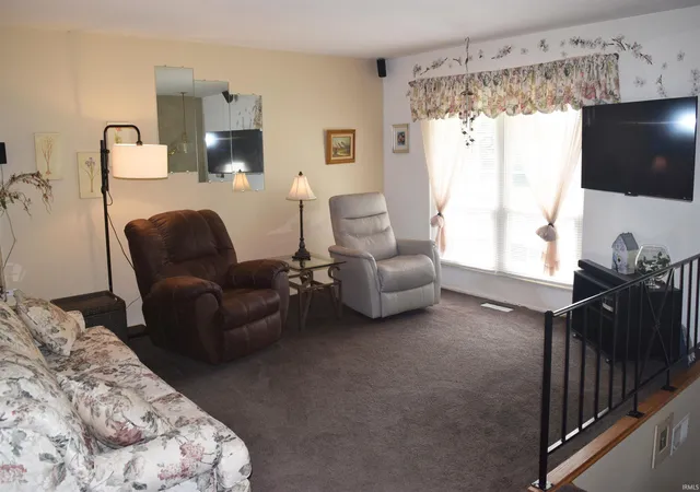 Photo 3 of Manufactured home for sale at 811 Hartford Ct, Evansville, IN 47710 | MLS# 202637008 | Listing updated on 2026-10-14