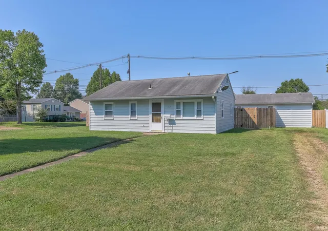 Photo 2 of Sale Pending at 3804 Stratford Rd, Evansville, IN 47710 | MLS# 202637011 | Listing updated on 2026-09-14